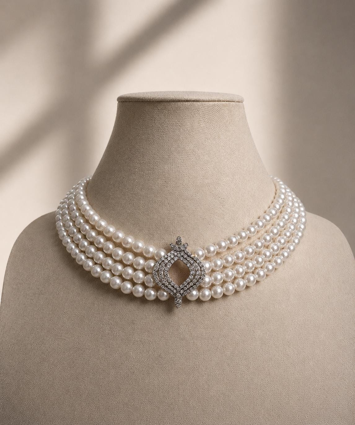 Pearl Chocker necklace British Royal jewelry replica